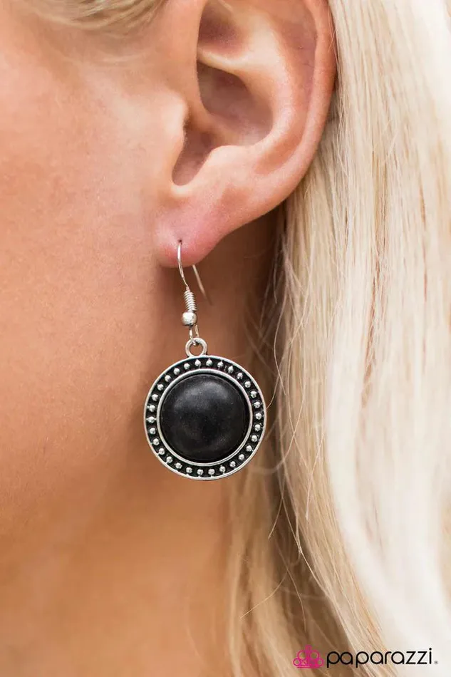 Earrings Paparazzi Earring Hit The Ground Running Black Paparazzi Jewelry