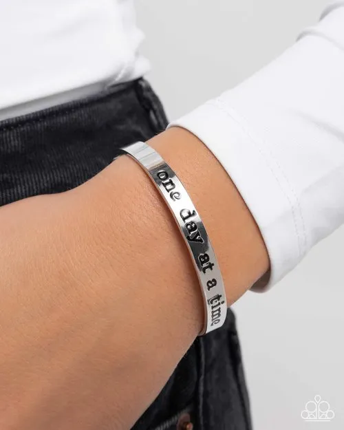 Paparazzi Jewelry Bracelets Paparazzi Bracelet Day By Day Delight Silver