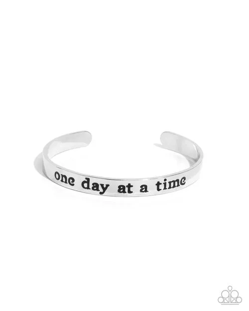 Paparazzi Jewelry Bracelets Paparazzi Bracelet Day By Day Delight Silver Paparazzi Jewelry Bracelets Paparazzi Bracelet Day By Day Delight Silver