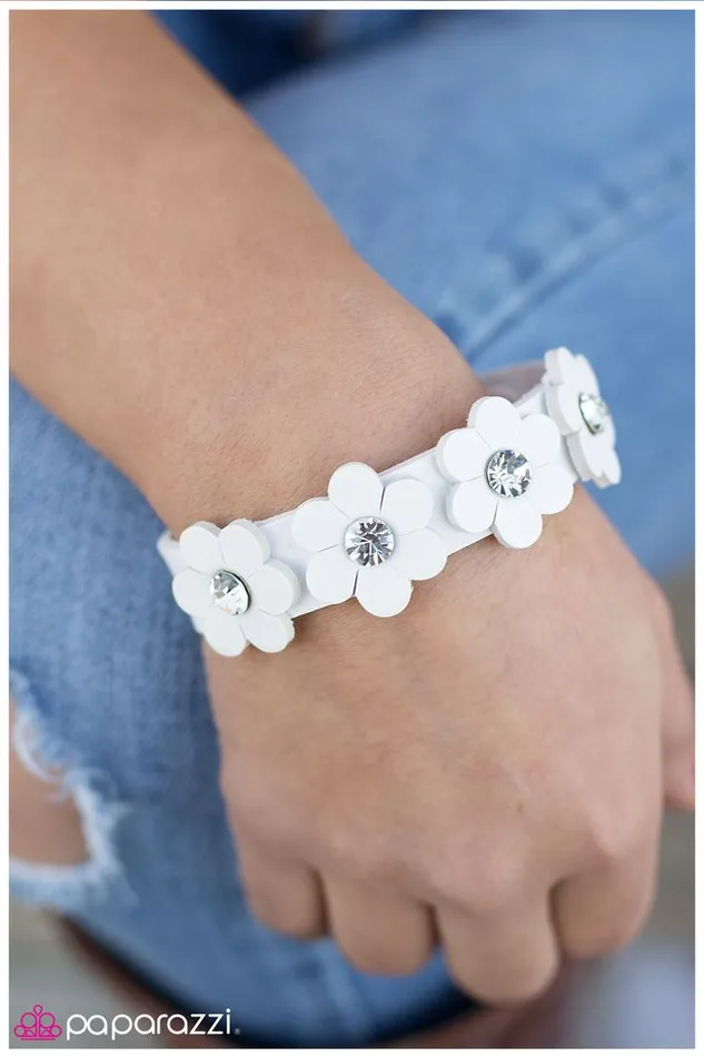 Paparazzi Jewelry Bracelets Paparazzi Bracelet Poker Face White