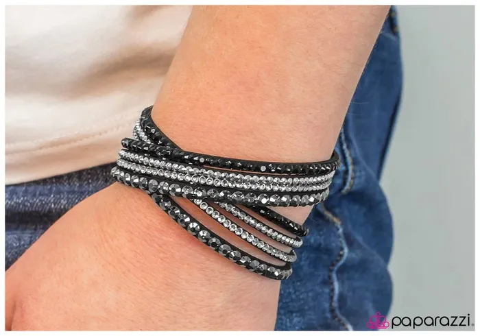 Paparazzi Jewelry Bracelets Paparazzi Bracelet Wrapped Around Her Finger Black