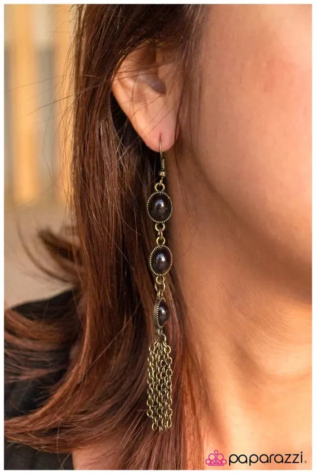 Paparazzi Jewelry Earrings Paparazzi Earring A Noble Cause Black