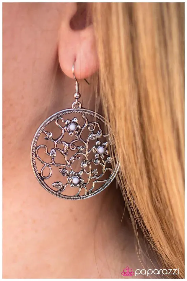 Paparazzi Jewelry Earrings Paparazzi Earring An Enchanted Forest White