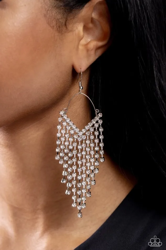 Paparazzi Jewelry Earrings Paparazzi Earring V Fallin White
