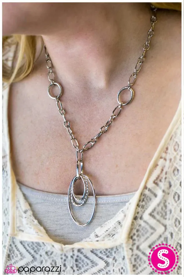 Paparazzi Jewelry Necklaces Paparazzi Necklace Low and Behold Silver