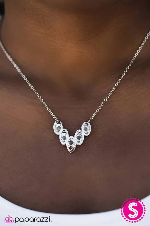 Paparazzi Jewelry Paparazzi Necklace Flying V White Necklaces