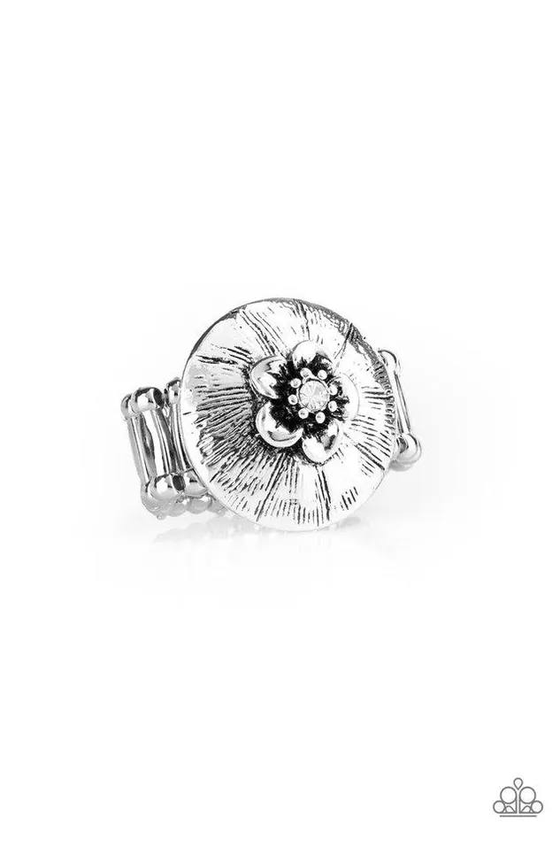 Paparazzi Jewelry Paparazzi Ring Blooming Beach Party White Rings