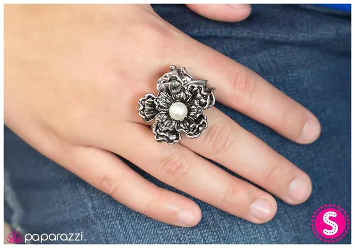 Paparazzi Ring Sweet Surrender White Paparazzi Jewelry Rings