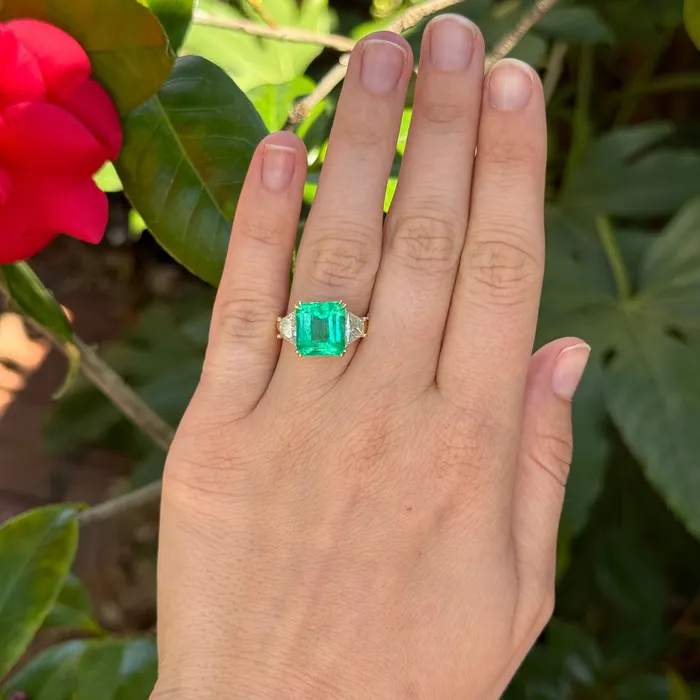 Rings Croghans 577ct Emerald Diamond ThreeStone 18K Gold Ring