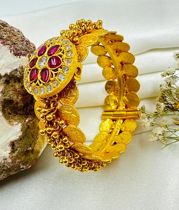 Bracelets Temple The Gejje Silver Coin Openable Kada Bracelet RedWhiteSize 22 Bracelets Temple The Gejje Silver Coin Openable Kada Bracelet RedWhiteSize 22