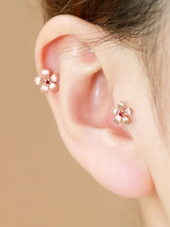 14K Gold Point Flower Labret Piercing 18G16G MinimalBijoux Earrings