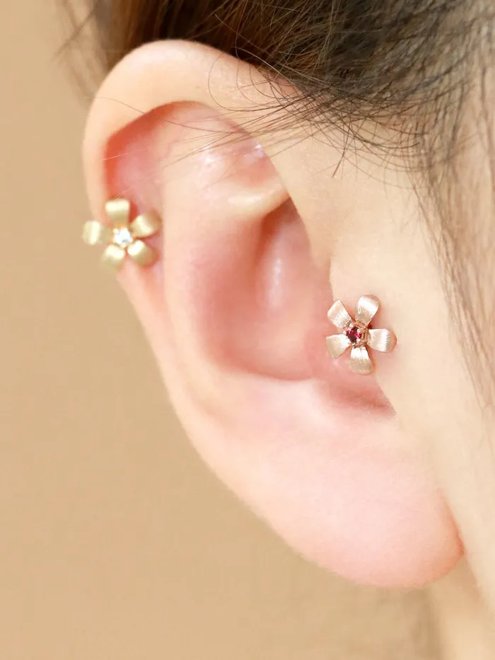 14K Gold Point Flower Labret Piercing 18G16G MinimalBijoux Earrings