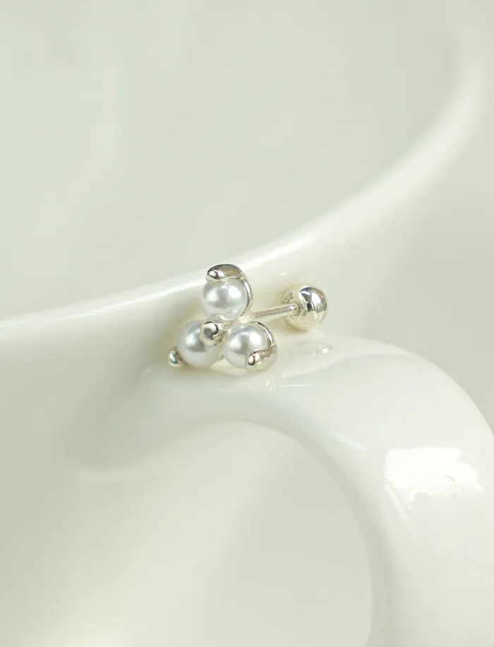 925 Silver Triangle Pearl Cartilage Earring 20G MinimalBijoux Earrings