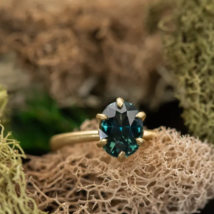 Anueva Jewelry PreStyled Sets 177ct Teal Oval Madagascar Sapphire Lotus Six Prong Solitaire in Satin 18k Yellow Gold