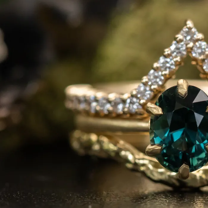 Anueva Jewelry PreStyled Sets 177ct Teal Oval Madagascar Sapphire Lotus Six Prong Solitaire in Satin 18k Yellow Gold