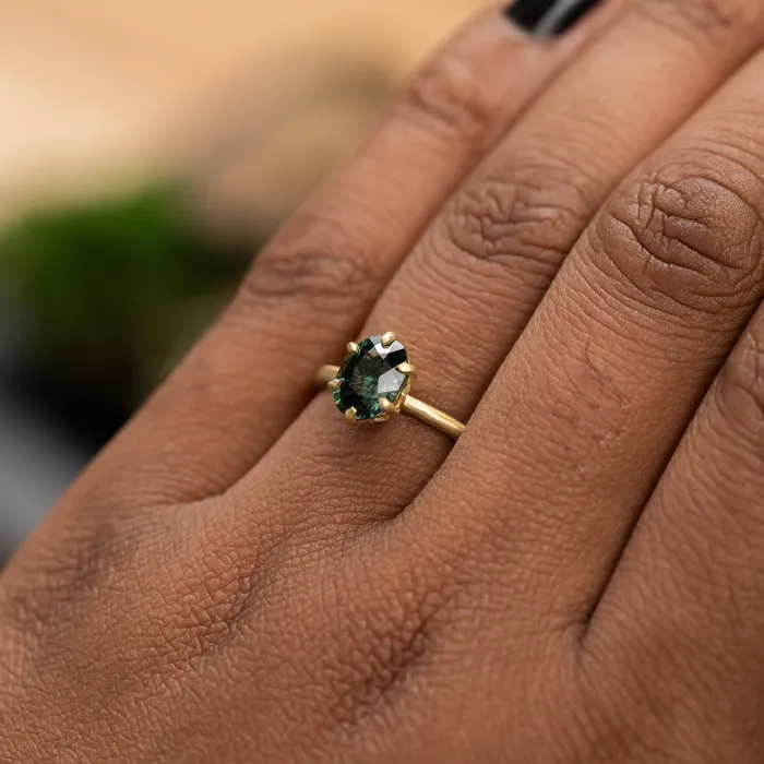 Anueva Jewelry PreStyled Sets 177ct Teal Oval Madagascar Sapphire Lotus Six Prong Solitaire in Satin 18k Yellow Gold