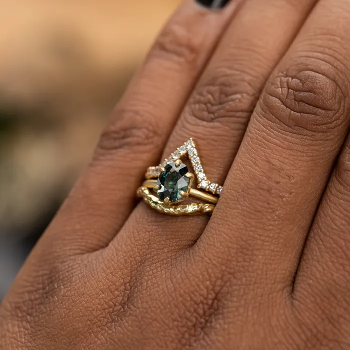 Anueva Jewelry PreStyled Sets 177ct Teal Oval Madagascar Sapphire Lotus Six Prong Solitaire in Satin 18k Yellow Gold