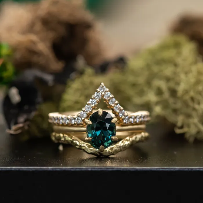 Anueva Jewelry PreStyled Sets 177ct Teal Oval Madagascar Sapphire Lotus Six Prong Solitaire in Satin 18k Yellow Gold