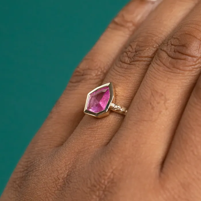 Discovery Gems Rings 125ct Geo Slice Pink Sapphire Evergreen Low Profile Bezel Solitaire Ring in 14k Yellow Gold
