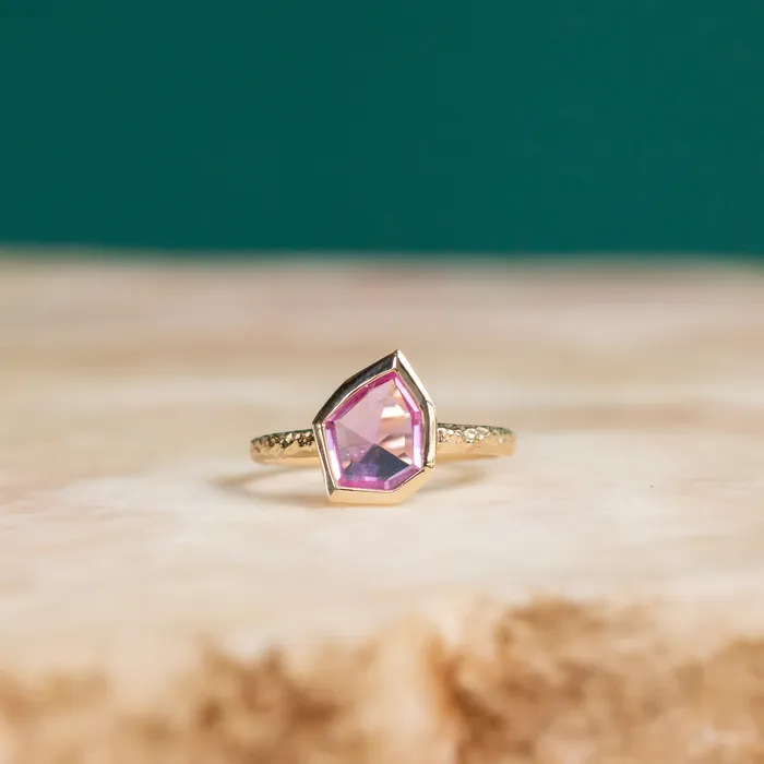 Discovery Gems Rings 125ct Geo Slice Pink Sapphire Evergreen Low Profile Bezel Solitaire Ring in 14k Yellow Gold