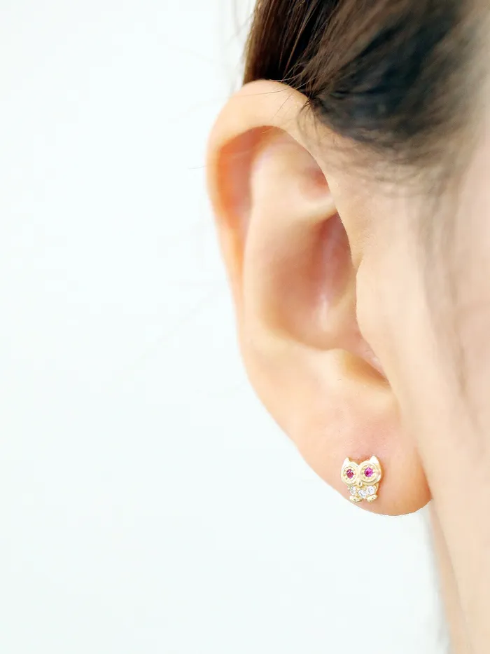 Earrings MinimalBijoux 14K Gold Cubic Owl cartilage earring 20g