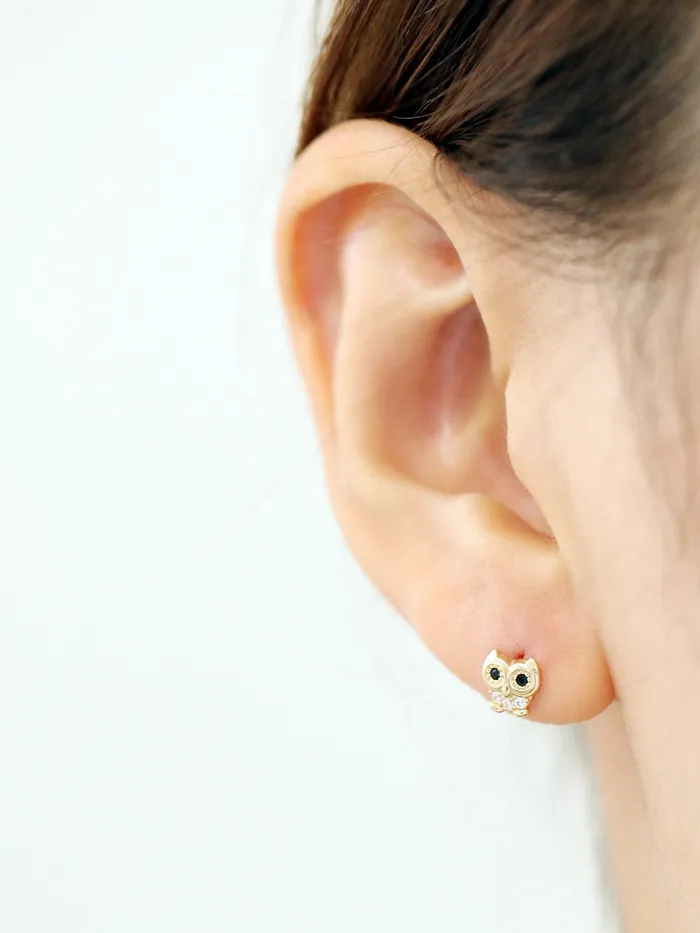 Earrings MinimalBijoux 14K Gold Cubic Owl cartilage earring 20g