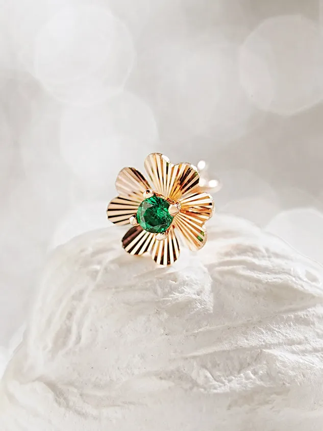 Earrings MinimalBijoux 14K Gold Cutting 4 Petal Clover Cartilage Earring 18G16G Earrings MinimalBijoux 14K Gold Cutting 4 Petal Clover Cartilage Earring 18G16G