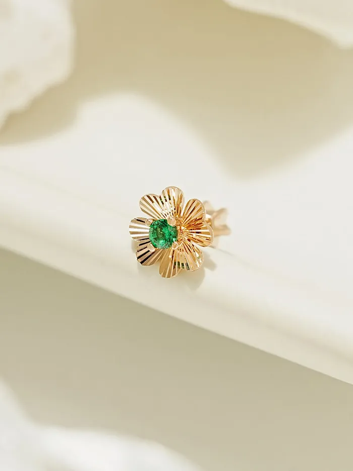 Earrings MinimalBijoux 14K Gold Cutting 4 Petal Clover Cartilage Earring 18G16G