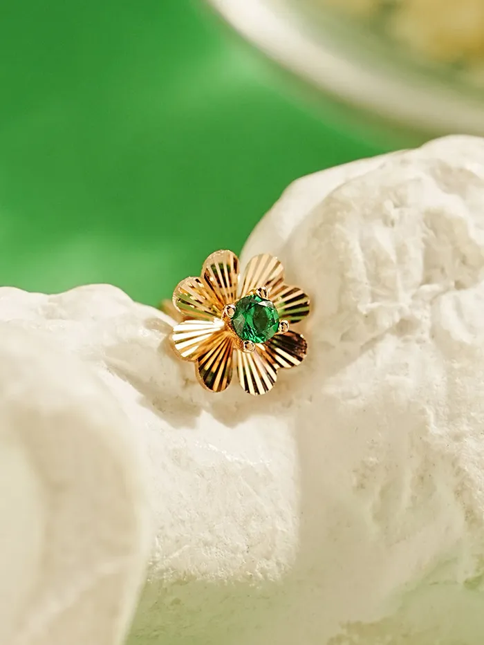 Earrings MinimalBijoux 14K Gold Cutting 4 Petal Clover Cartilage Earring 18G16G