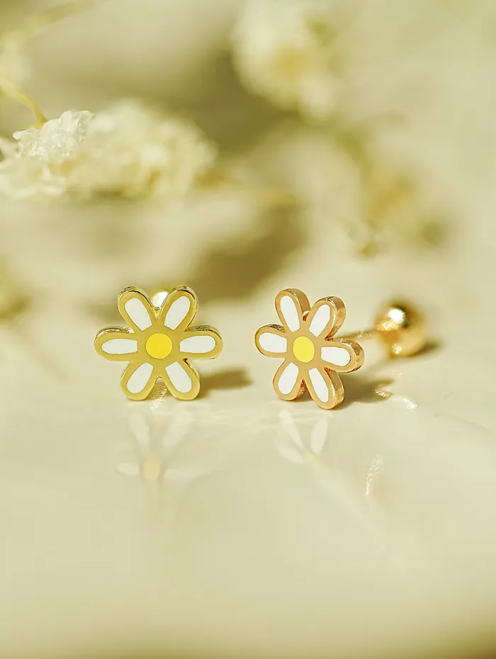 Earrings MinimalBijoux 14K Gold Enamel Simple Daisy Cartilage Earring 20G
