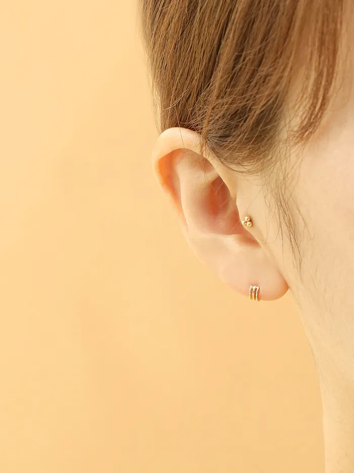 Earrings MinimalBijoux 14K Gold Minimi Triple line half hoop Internally Threaded Labret Piercing 18G16G