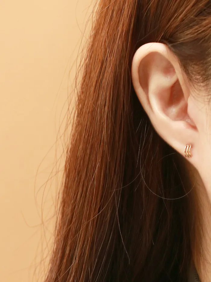 Earrings MinimalBijoux 14K Gold Minimi Triple line half hoop Internally Threaded Labret Piercing 18G16G