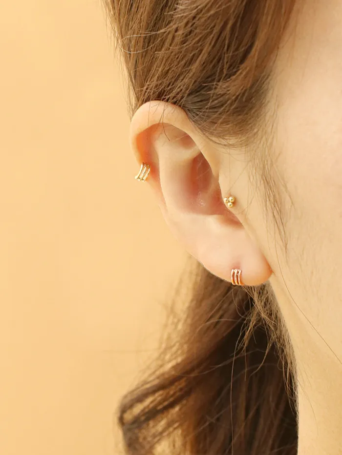 Earrings MinimalBijoux 14K Gold Minimi Triple line half hoop Internally Threaded Labret Piercing 18G16G