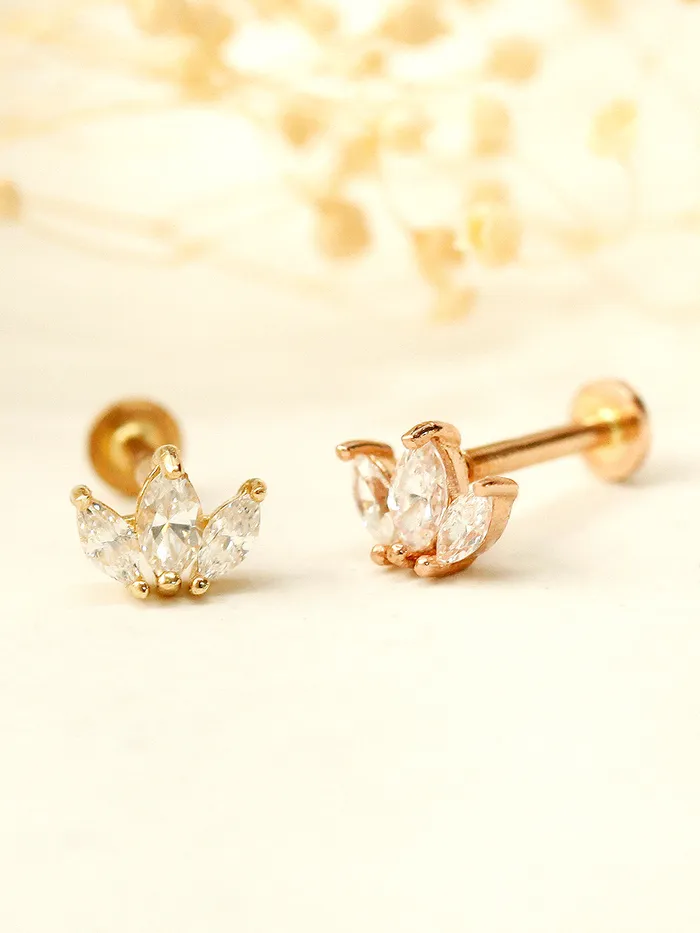 MinimalBijoux 14K Gold Mini Tiara Internally Threaded Labret Piercing 18G16G PreStyled Sets MinimalBijoux 14K Gold Mini Tiara Internally Threaded Labret Piercing 18G16G PreStyled Sets
