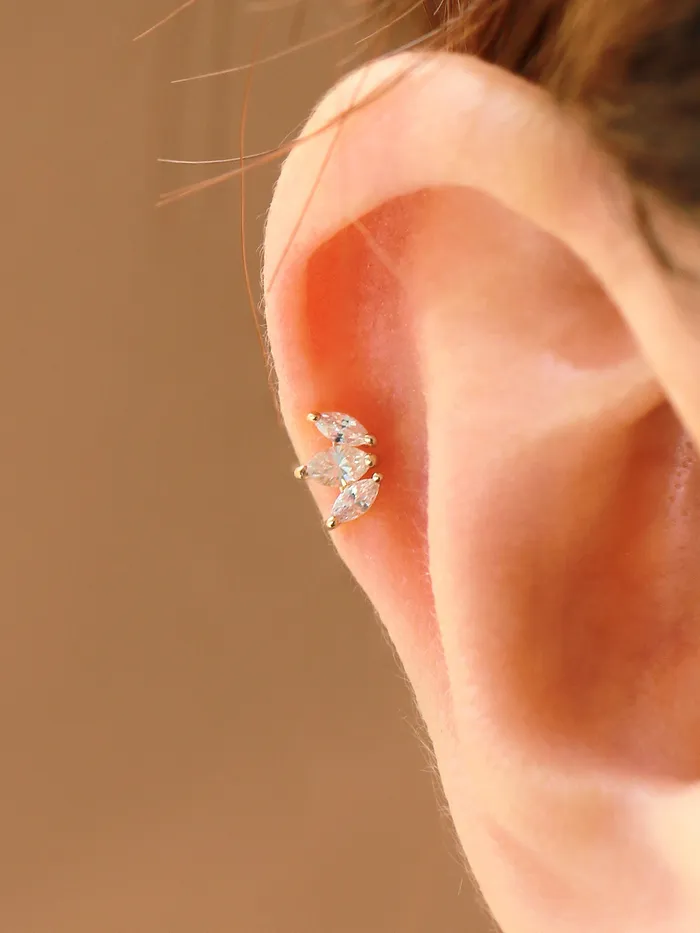 MinimalBijoux 14K Gold Mini Tiara Internally Threaded Labret Piercing 18G16G PreStyled Sets