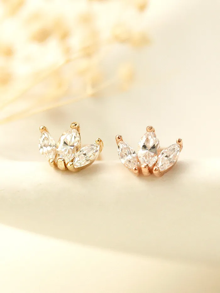 MinimalBijoux 14K Gold Mini Tiara Internally Threaded Labret Piercing 18G16G PreStyled Sets