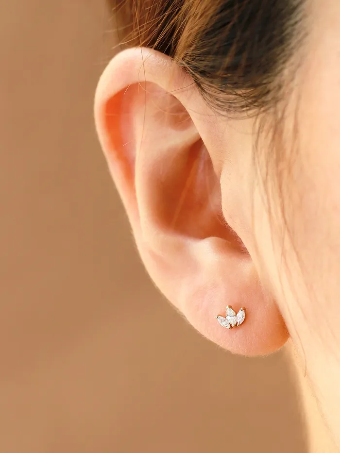 MinimalBijoux 14K Gold Mini Tiara Internally Threaded Labret Piercing 18G16G PreStyled Sets