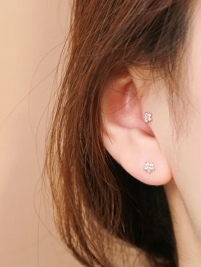 MinimalBijoux Earrings 14K gold Best Flower cartilage earring 20g