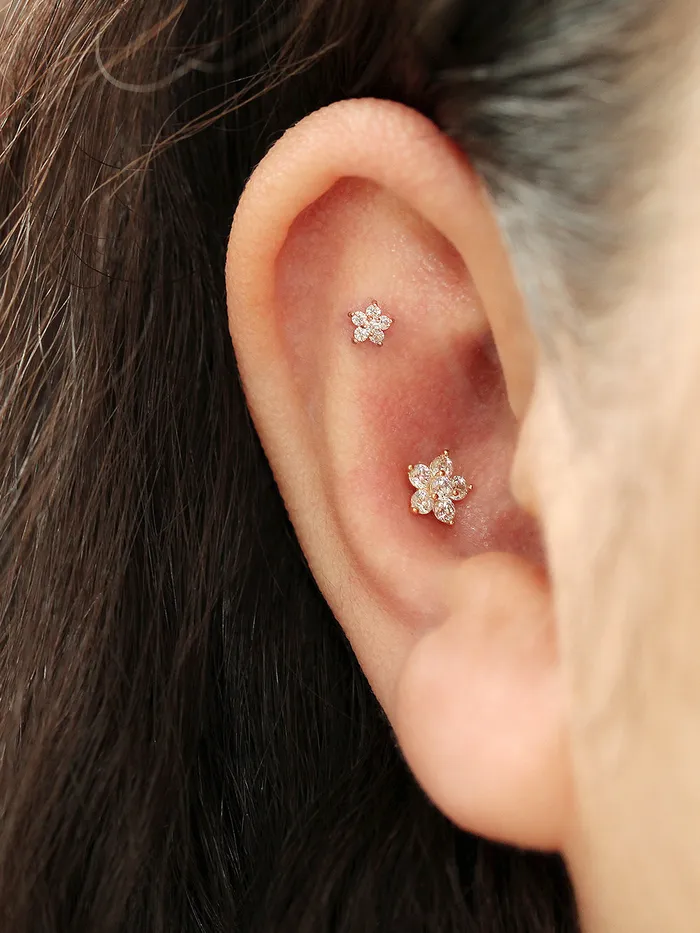 MinimalBijoux Earrings 14K gold Best Flower cartilage earring 20g