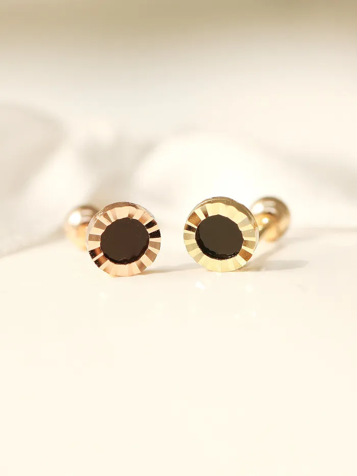 MinimalBijoux Earrings 14K gold Dainty Onyx cartilage earring 20g