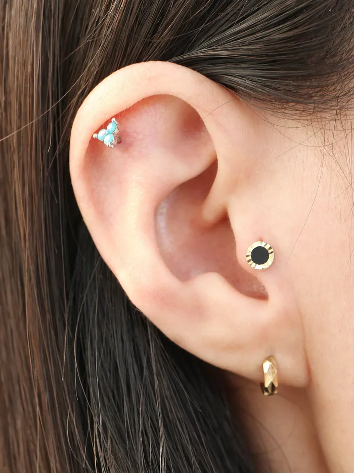 MinimalBijoux Earrings 14K gold Dainty Onyx cartilage earring 20g