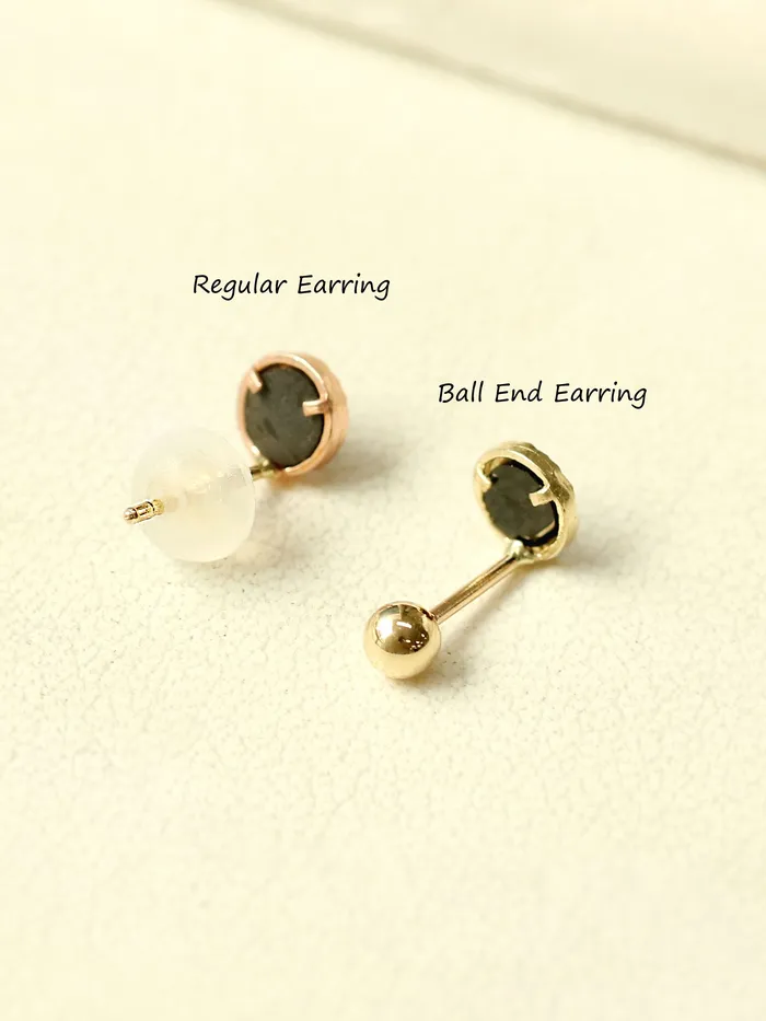 MinimalBijoux Earrings 14K gold Dainty Onyx cartilage earring 20g