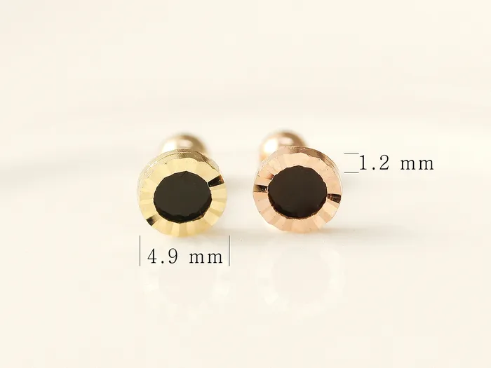 MinimalBijoux Earrings 14K gold Dainty Onyx cartilage earring 20g