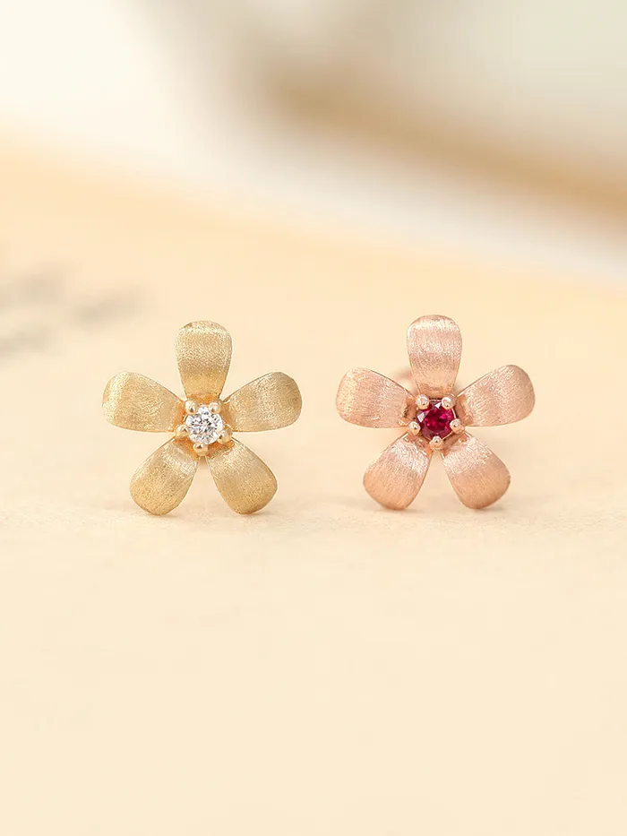 MinimalBijoux Earrings 14K Gold Flower Cartilage Earring 18G16G