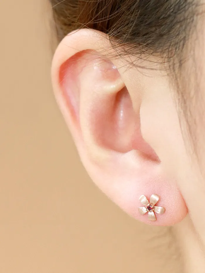 MinimalBijoux Earrings 14K Gold Flower Cartilage Earring 18G16G
