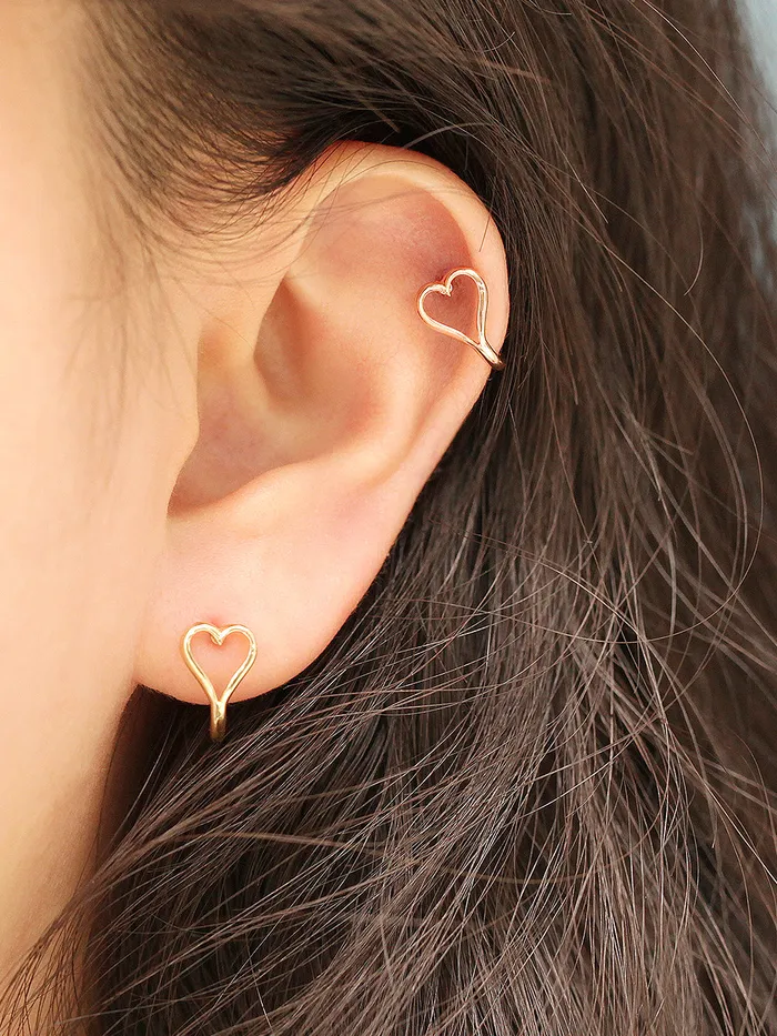 MinimalBijoux Earrings 14K Gold Heart Point Half Hoop Cartilage Earring 20G18G16G