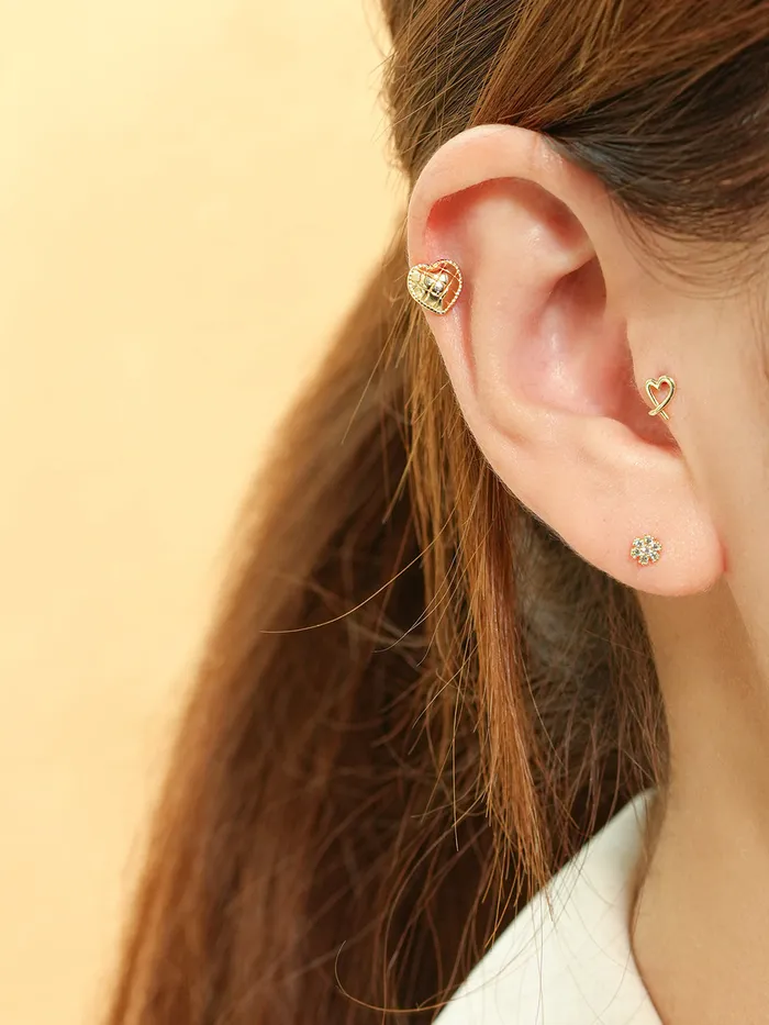 MinimalBijoux Earrings 14K Gold Quilting Heart Cartilage Earring 20G