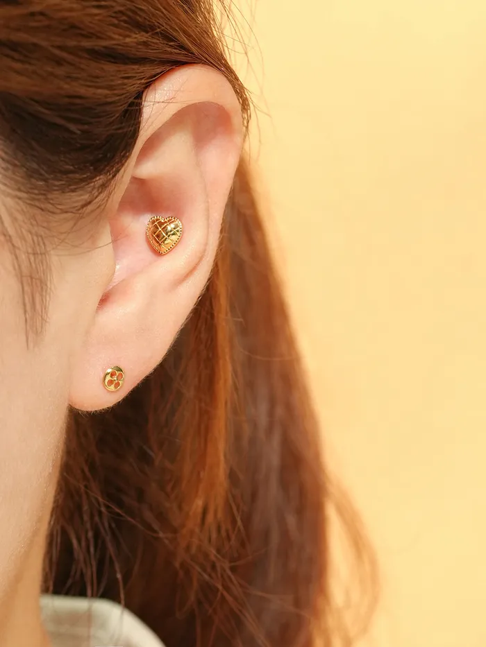 MinimalBijoux Earrings 14K Gold Quilting Heart Cartilage Earring 20G