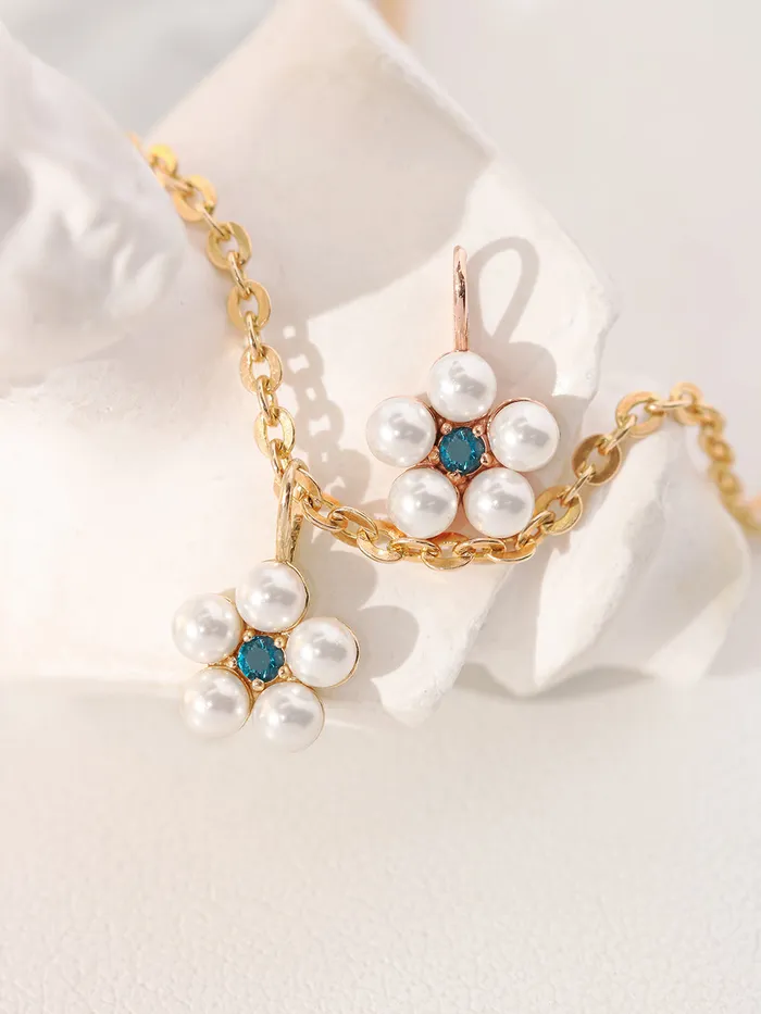 Necklaces MinimalBijoux 14K 18K Gold Lovely Pearl Flower Cubic Pendant Necklace
