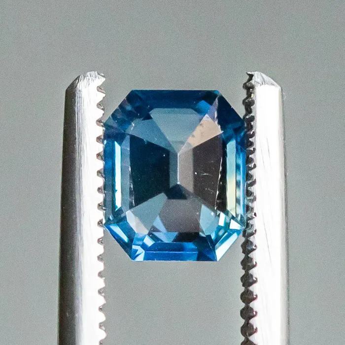 Rings 138CT EMERALD CUT MADAGASCAR SAPPHIRE OCEAN BLUE 671X551X412MM JEWELMINE GEMS